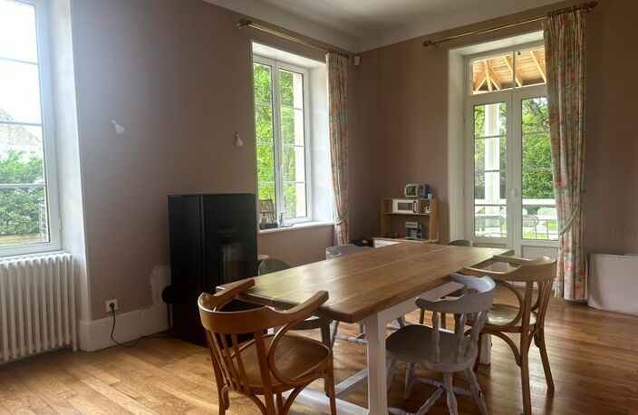 ELEGANTE PROPRIETE AVEC PISCINE, GÎTE INDÉPENDANT ET ESPACE PROFESSIONNEL – POUILLY-EN-AUXOIS CENTRE — photo 5