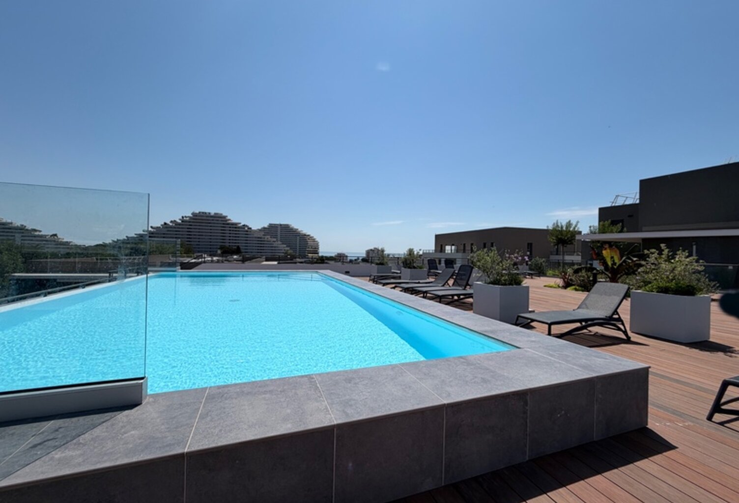 À Vendre – VILLENEUVE LOUBET (06) Appartement 3 Pièces en Rez-de-Jardin dans une Résidence de Standing (Livrée en 2024) — photo 1
