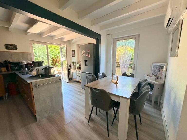 MAISON 100 M² AU CALME, 3 CHAMBRES, POSSIBILITE DE 4 CHAMBRES, TERRAIN DE 859 m², TERRASSE, POMPE A CHALEUR, CLIMATISATION, ASSAINISSEMENT COLLECTIF, TOITURE OK, DOUBLE VITRAGE GARAGE — photo 1