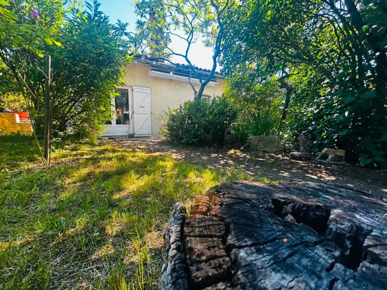 MAISON 100 M² AU CALME, DPE C,3 CHAMBRES, POSSIBILITE DE 4 CHAMBRES, TERRAIN DE 859 m², TERRASSE, POMPE A CHALEUR, CLIMATISATION, ASSAINISSEMENT COLLECTIF, TOITURE OK, DOUBLE VITRAGE GARAGE — photo 1