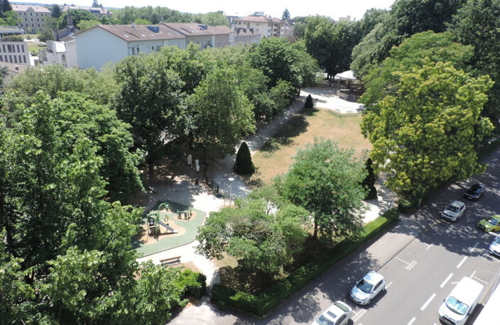 Dpt Ain (01), à vendre BOURG EN BRESSE, appartement T3 de 109 m² au sixième étage avec vue panoramique, balcon, cave et garage — photo 2