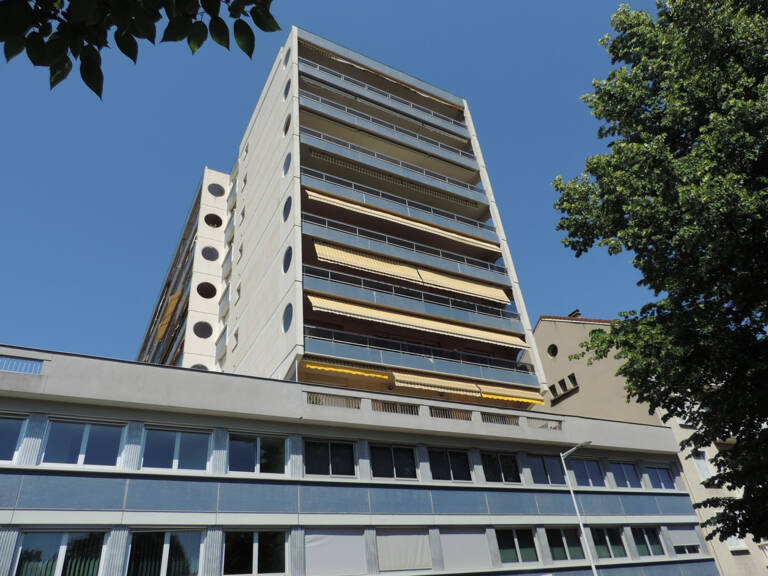 Dpt Ain (01), à vendre BOURG EN BRESSE, appartement T3 de 109 m² au sixième étage avec vue panoramique, balcon, cave et garage — photo 1