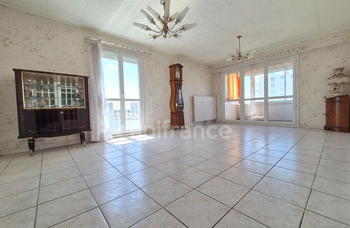 Appartement à vendre 4 pièces ROYAN (17) Loggia - Cave - Parking - Ascenseur — photo 2
