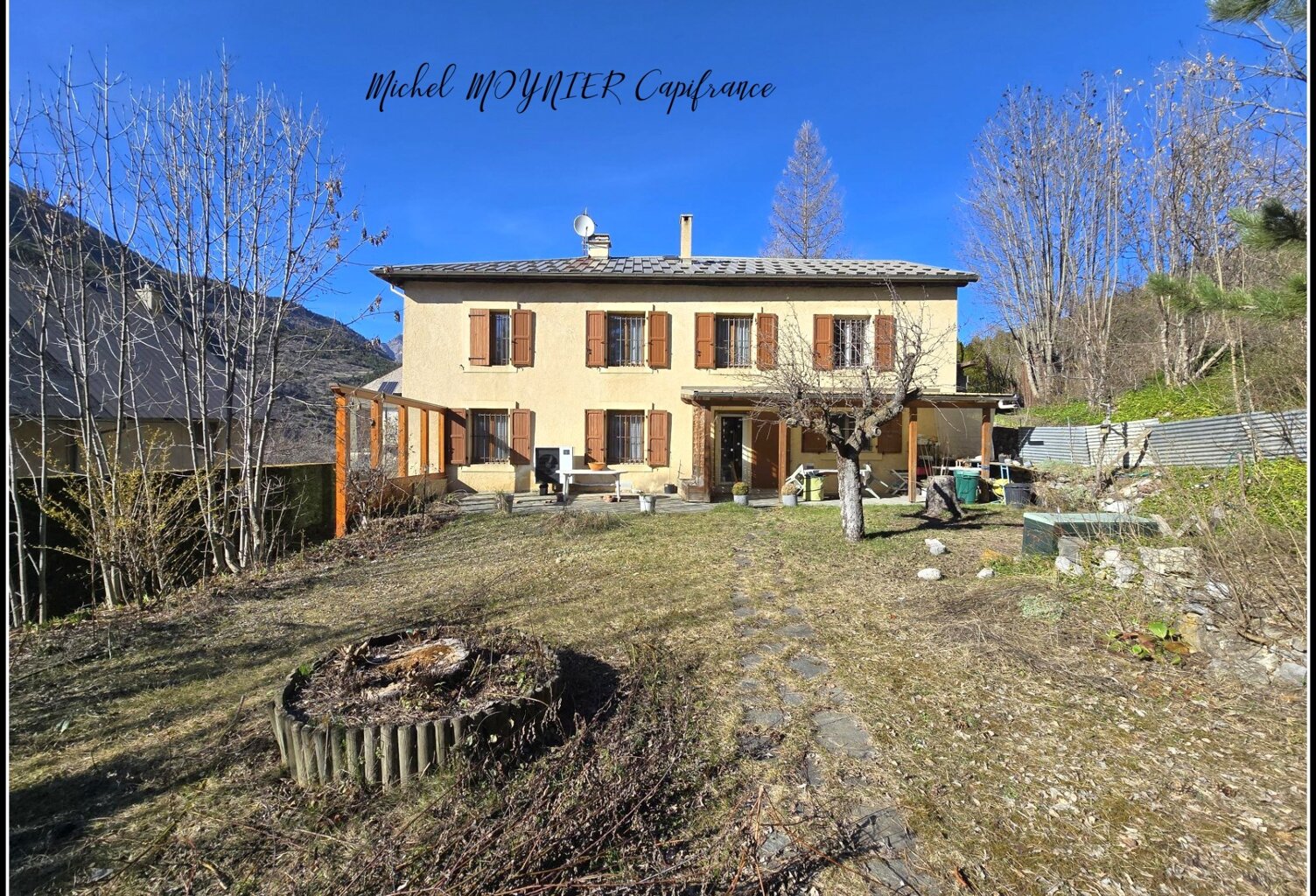 L’ARGENTIÈRE-LA-BESSÉE : MAISON DE CARACTÈRE DE 194 M², TERRAIN DE 2 510 M² ET NOMBREUSES ANNEXES — photo 1