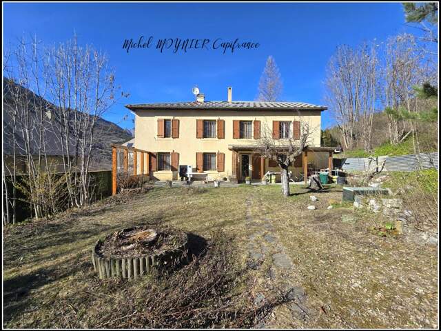 L’ARGENTIÈRE-LA-BESSÉE : MAISON DE CARACTÈRE DE 194 M², TERRAIN DE 2 510 M² ET NOMBREUSES ANNEXES — photo du bien