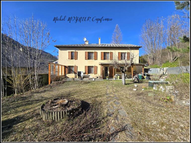 L’ARGENTIÈRE-LA-BESSÉE : MAISON DE CARACTÈRE DE 194 M², TERRAIN DE 2 510 M² ET NOMBREUSES ANNEXES — photo 1