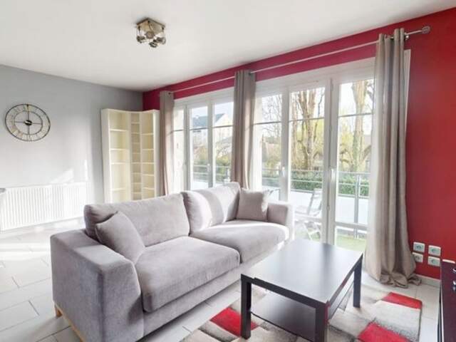 Appartement lumineux avec balcon et garage — photo du bien