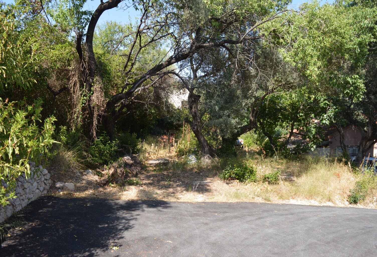 Toulon 4 chemin des routes / chemin de pelvoux Terrain constructible de 722 m2 zone UE emprise 20 % — photo 1