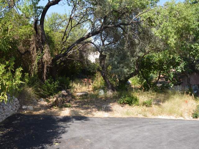 Toulon 4 chemin des routes / chemin de pelvoux Terrain constructible de 722 m2 zone UE emprise 20 % — photo du bien