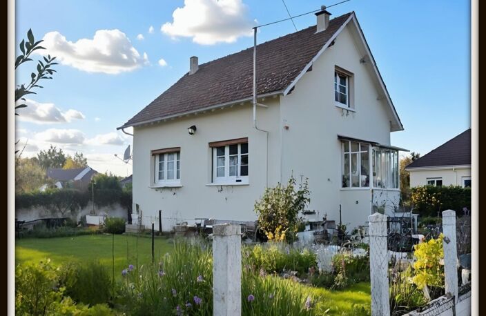 Maison à vendre 4 pièces  Amilly gare (45), sous sol complet, 2 ch en étage, salon avec cheminée, cuisine aménagée, jardin clos, 2 mn transport Gare Montargis — photo 2