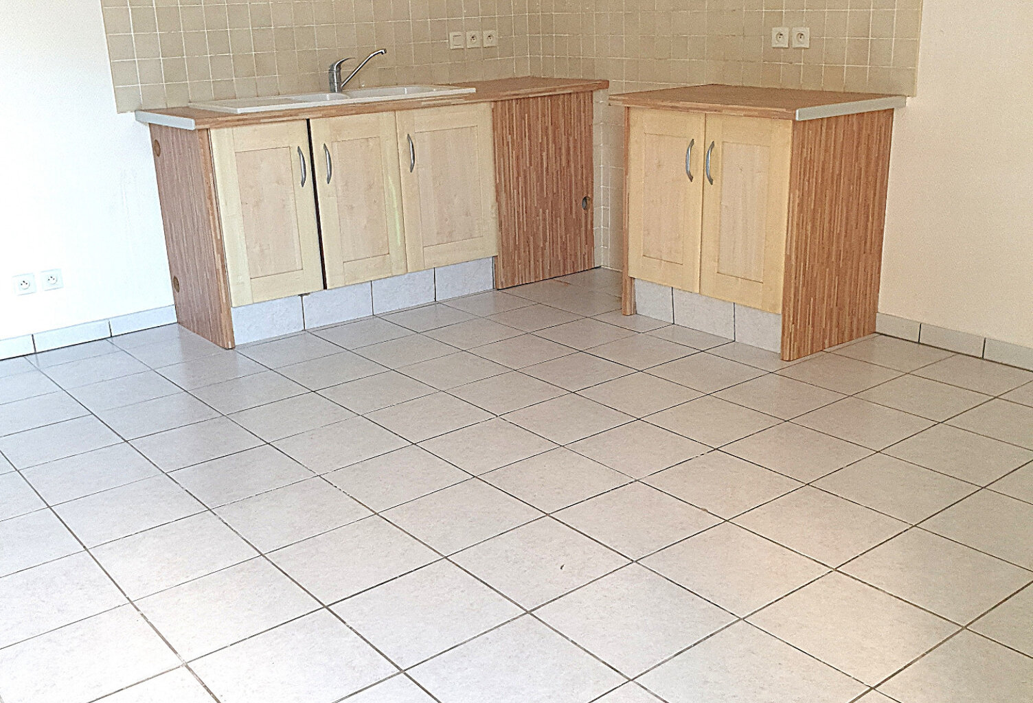 Appartement 60 m² à vendre 3 pièces, 2 parkings, BURIE (17) Exclusivité R. MARTINAUD CAPIFRANCE — photo 1