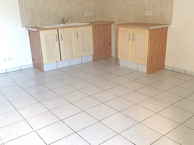 Appartement 60 m² à vendre 3 pièces, 2 parkings, BURIE (17) Exclusivité R. MARTINAUD CAPIFRANCE — photo 1