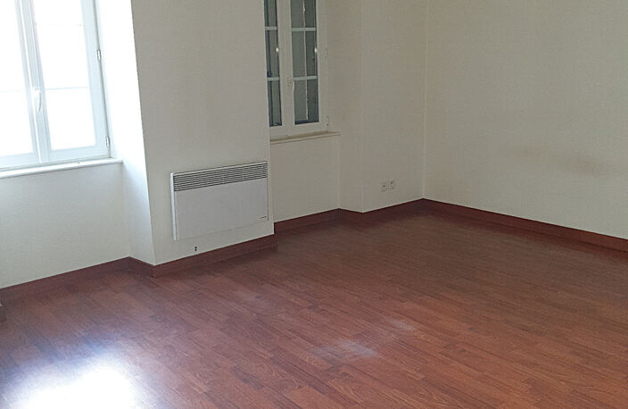 Appartement 60 m² à vendre 3 pièces, 2 parkings, BURIE (17) Exclusivité R. MARTINAUD CAPIFRANCE — photo 2