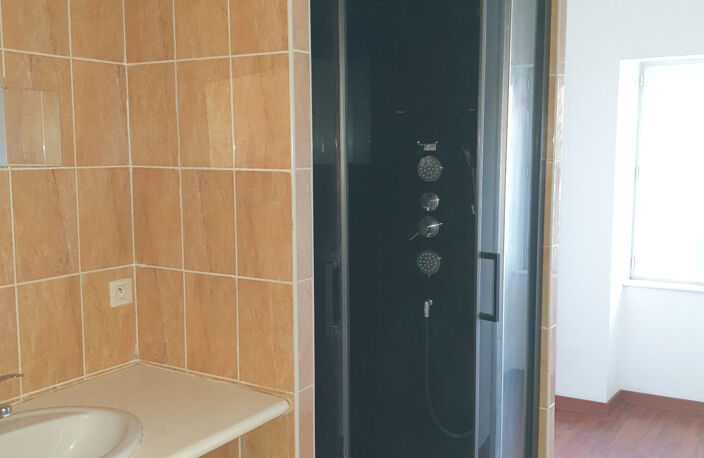 Appartement 60 m² à vendre 3 pièces, 2 parkings, BURIE (17) Exclusivité R. MARTINAUD CAPIFRANCE — photo 4