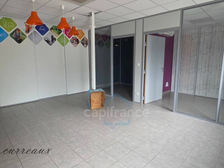 Local professionnel climatisé avec bureaux indépendants — photo 1