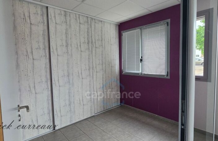 Local professionnel climatisé avec bureaux indépendants — photo 3
