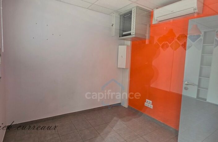 Local professionnel climatisé avec bureaux indépendants — photo 4