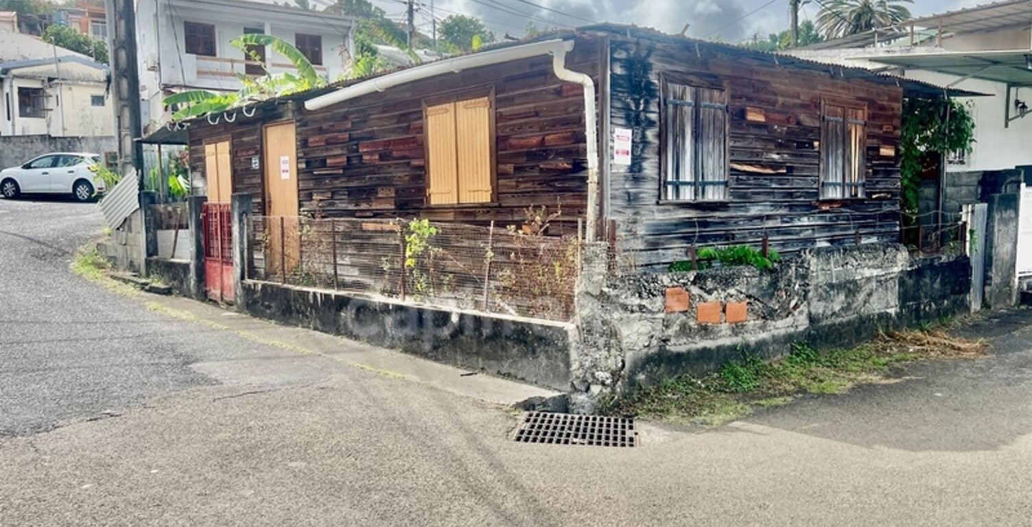 FORT-DE-FRANCE (972) Maison sur terrain plat — photo 1