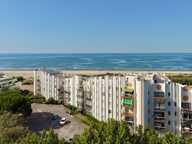 Vue panoramique mer et station — photo 2