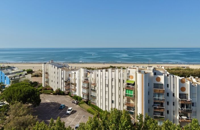 Vue panoramique mer et station — photo 2