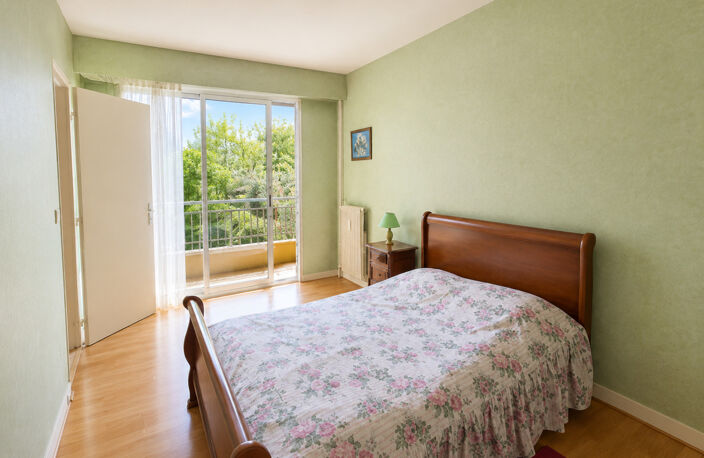 Saint-Gratien (95) – Appartement 4 pièces de 83 m², 2 chambres, 2 balcons, parking,  cave à proximité du lac d'Enghien, dernier étage, ascenseur — photo 2