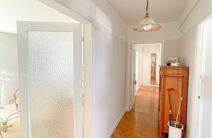 CALAIS , Dpt (62) à vendre appartement 3 pièces 75M2 , deux chambres , cave , parking privatif — photo 2