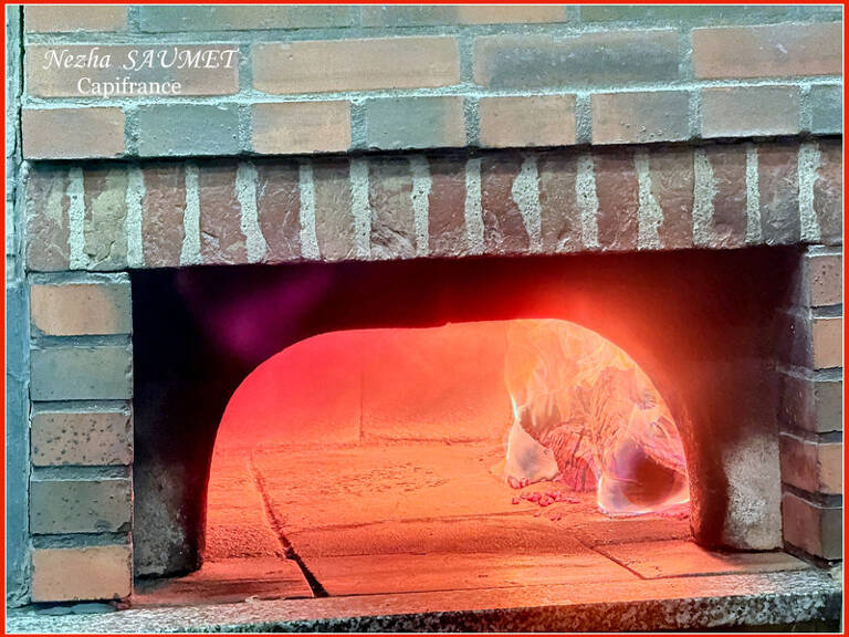 Pizzeria avec murs commerciaux à vendre – Ambilly, aux portes de Genève — photo 1