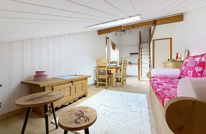 Appartement mansardé rénové à 50 m du télésiège - BELLEVAUX HIRMENTAZ (74) — photo 2