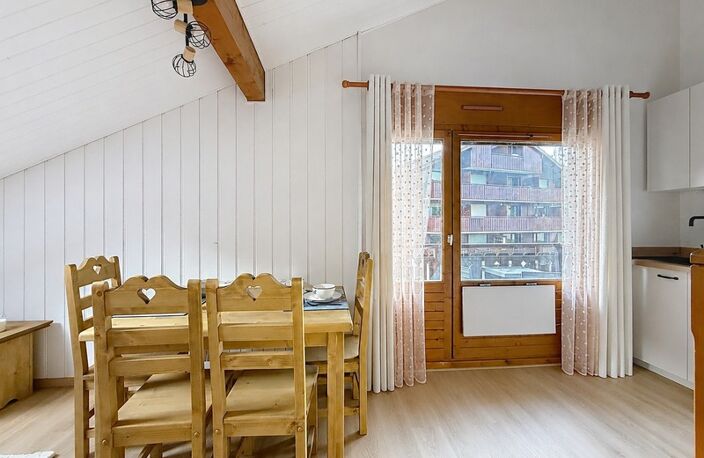 Appartement mansardé rénové à 50 m du télésiège - BELLEVAUX HIRMENTAZ (74) — photo 3