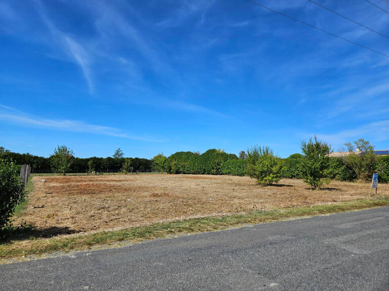 Terrain à vendre  SAINT CIERS DU TAILLON (17) Terrain 1465m2 avec certificat d'urbanisme — photo 1