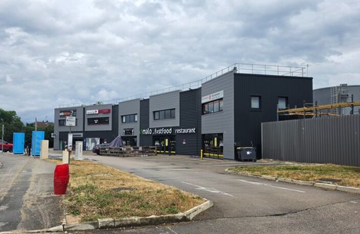 LOCAL PROFESSIONNEL À TAVAUX – IMPLANTEZ VOTRE ACTIVITÉ DANS UN PÔLE COMMERCIAL DYNAMIQUE ACCROCHE — photo 2