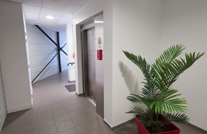 LOCAL PROFESSIONNEL À TAVAUX – IMPLANTEZ VOTRE ACTIVITÉ DANS UN PÔLE COMMERCIAL DYNAMIQUE ACCROCHE — photo 3