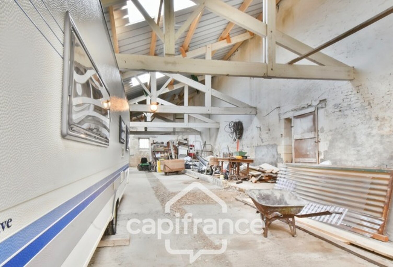 Ensemble Immobilier à vendre NUAILLE D'AUNIS (17) à vendre NUAILLE D'AUNIS, ensemble immobilier d'une surface de 591,64 m2, le tout sur une parcelle cadastrée de 4710 m2 — photo 1