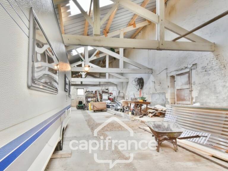 Ensemble Immobilier à vendre NUAILLE D'AUNIS (17) à vendre NUAILLE D'AUNIS, ensemble immobilier d'une surface de 591,64 m2, le tout sur une parcelle cadastrée de 4710 m2 — photo 1