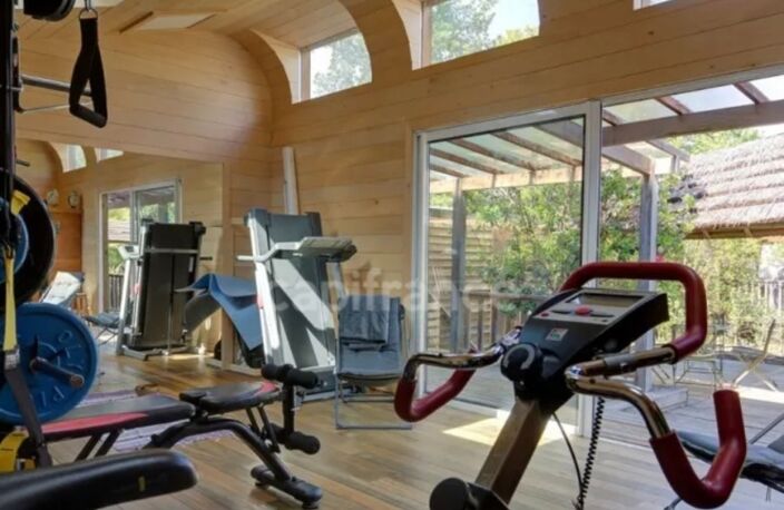 LACANAU - PROCHE LAC ET CENTRE VILLE - MAISON 250M2 SUR 2000M2 – PISCINE SPA SAUNA — photo 2