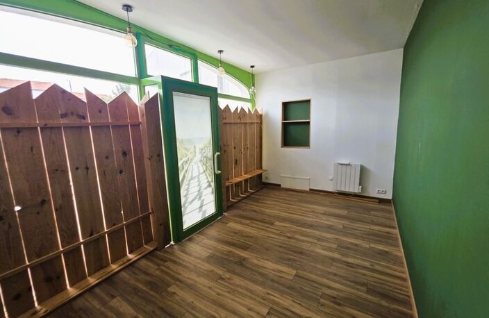 DOLUS D'OLÉRON (17) emplac n°1 en coeur de ville, A Louer Local/Bureau de 73m² donc 45m² de surface commerciale — photo 2