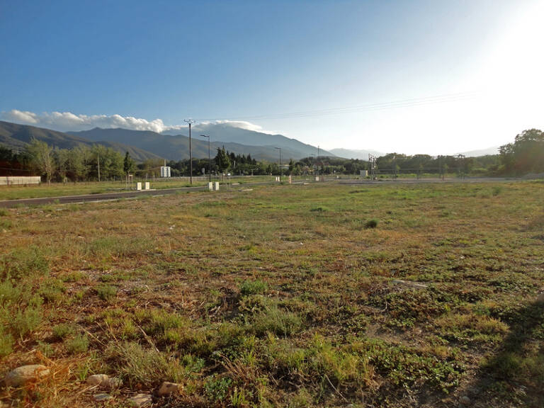 Dpt Pyrénées Orientales (66), à vendre ILLE SUR TET terrain constructible 1879 m², plat, vaibilisé — photo 1