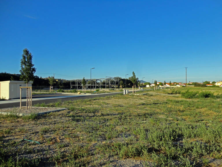 Dpt Pyrénées Orientales (66), à vendre ILLE SUR TET terrain constructible 1338 m², plat, vaibilisé — photo 1