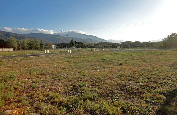 Dpt Pyrénées Orientales (66), à vendre ILLE SUR TET terrain constructible 1338 m², plat, vaibilisé — photo 2