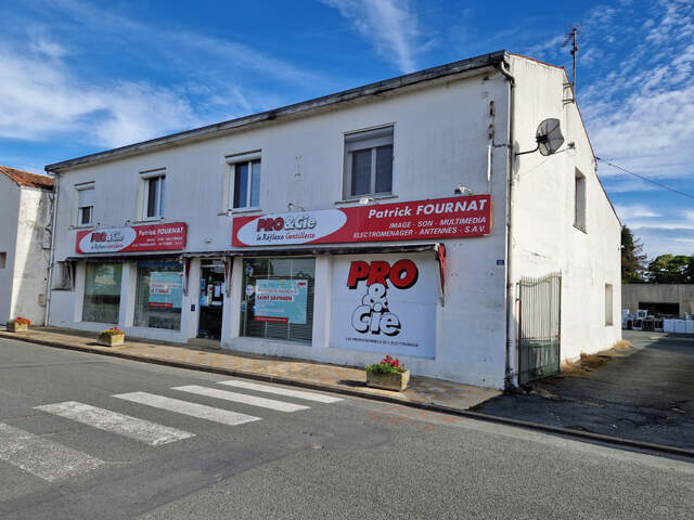Dpt Charente Maritime (17), à vendre TONNAY BOUTONNE maison P6 — photo du bien