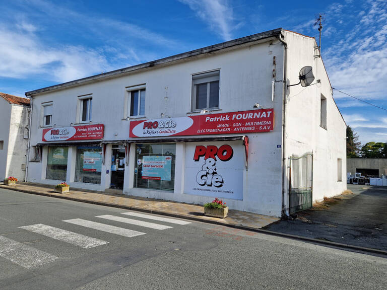 Dpt Charente Maritime (17), à vendre TONNAY BOUTONNE maison P6 — photo 1