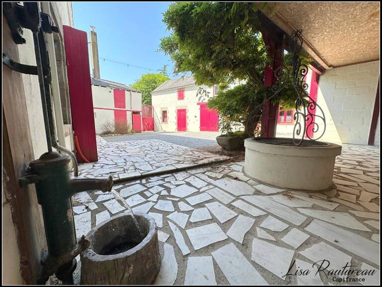 Dpt Loire Atlantique (44), à vendre VIEILLEVIGNE maison P10 de 360 m² - Terrain de 530,00 m² — photo 1