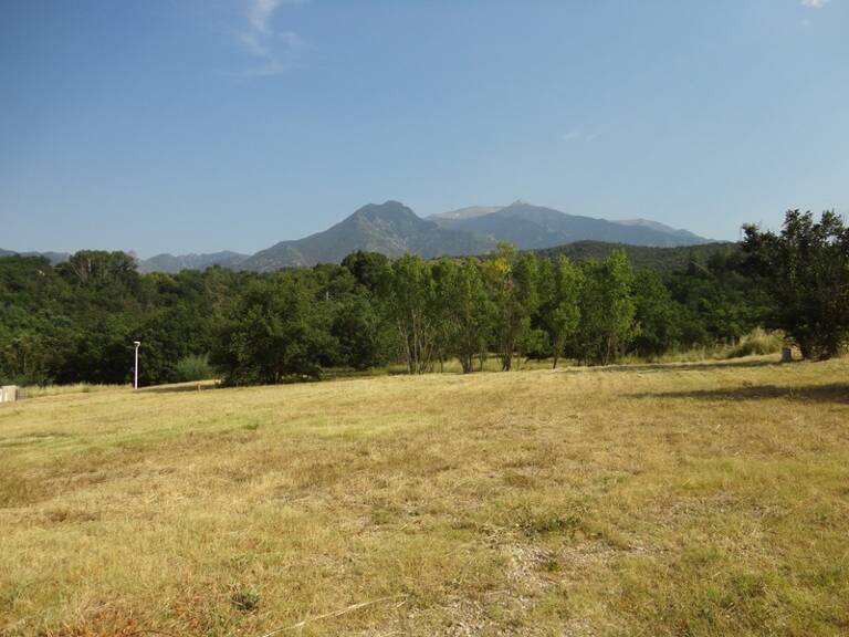 Dpt Pyrénées Orientales (66), à vendre PRADES Terrain constructible 210 m², 3 faces, libre constructeur — photo 1