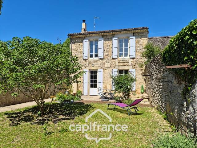 Maison à vendre 5 pièces ASNIERES LA GIRAUD (17) avec jardin, dépendances et garage — photo du bien