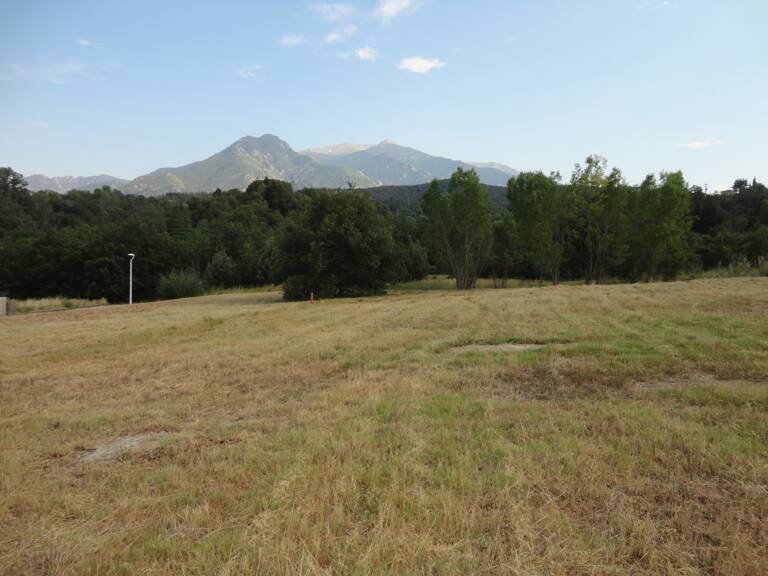 Dpt Pyrénées Orientales (66), à vendre PRADES Terrain constructible 421 m², 3 faces, libre constructeur — photo 1