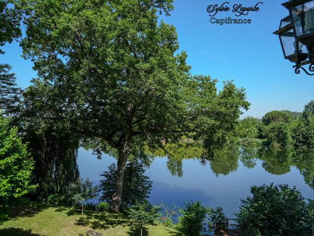 Propriete à vendre 14 pièces SAINTE LIVRADE SUR LOT (47)Sainte-Livrade-sur-Lot – Propriété de caractère à projets multiples en bord de rivière avec accès privatif au Lot — photo du bien