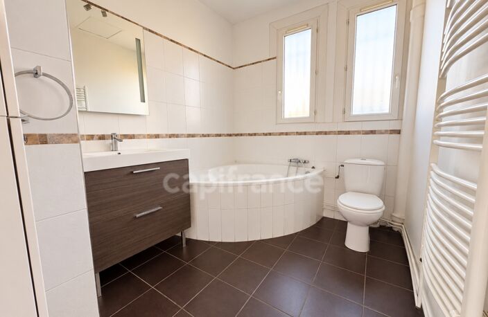 ROANNE – 152 m² – 3 chambres – beaux volumes – jardin — photo 5