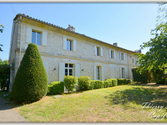 Maison en pierre, 16 pièces, 8 chambres — photo du bien