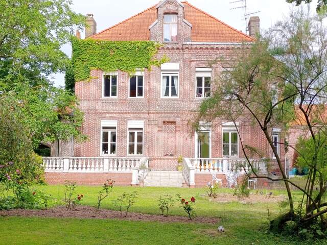 Manoir de 1880 : caractère, prestige et authenticité — photo du bien
