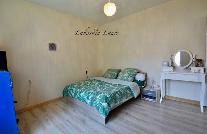 Maison de plain pied - 2 chambres  - 1 abri de jardin - terrain clos avec places de parking — photo 3